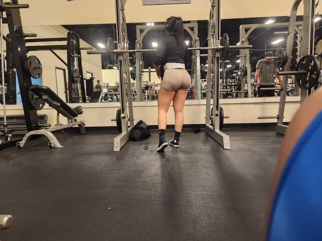 Creepshot baddie at the gym nude shorts
