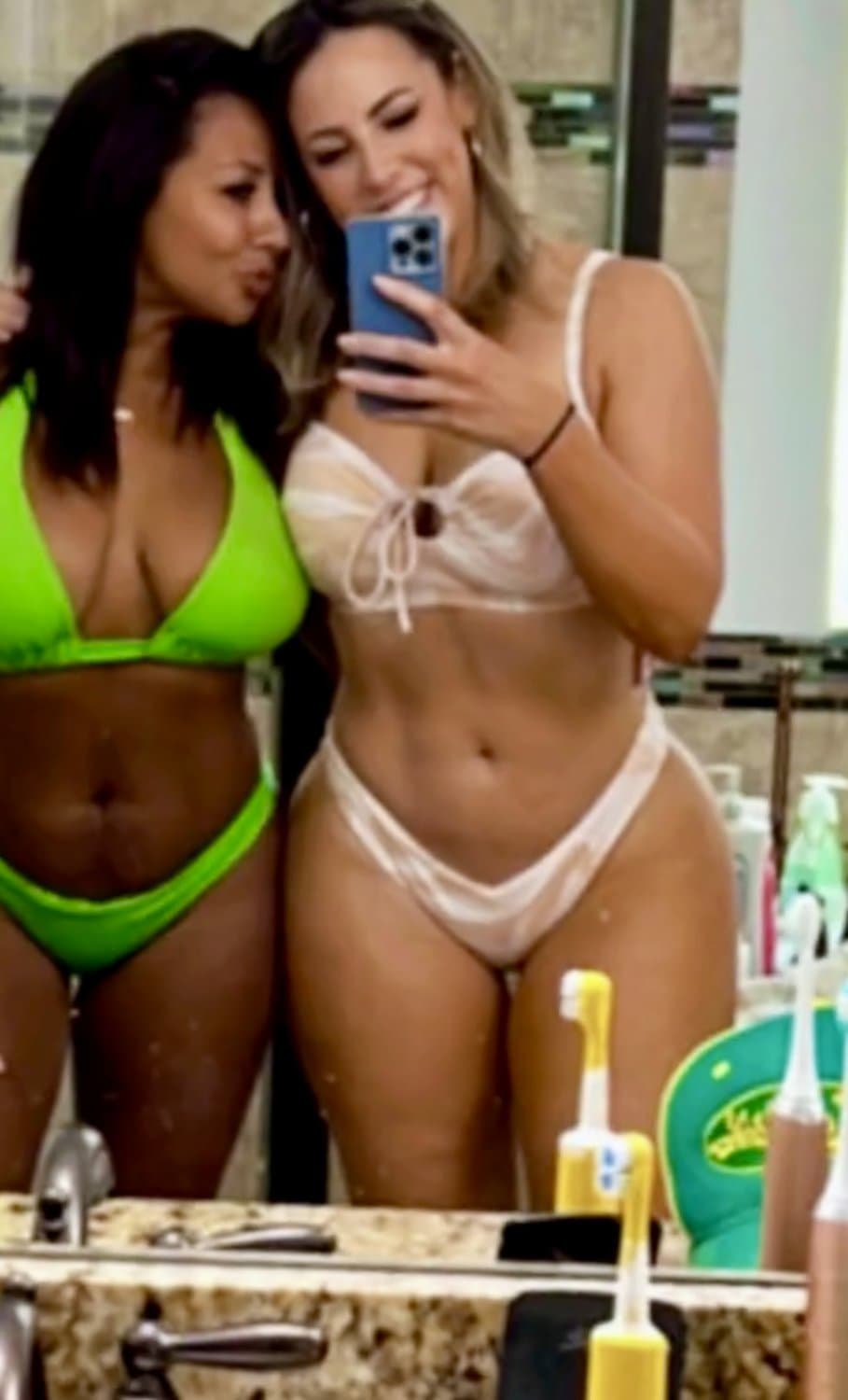 Click to view full size Texas hotwife Robyn fields