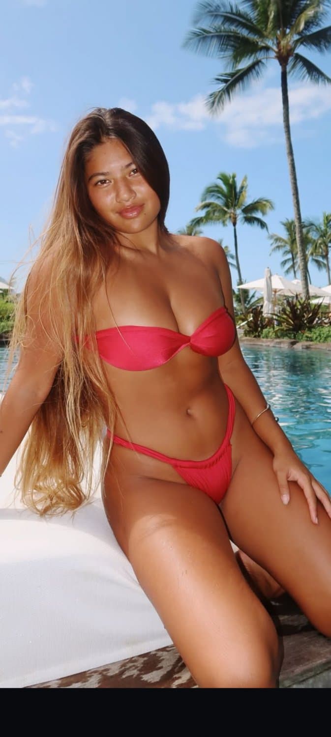 Sexy Hawaii Beach Babe