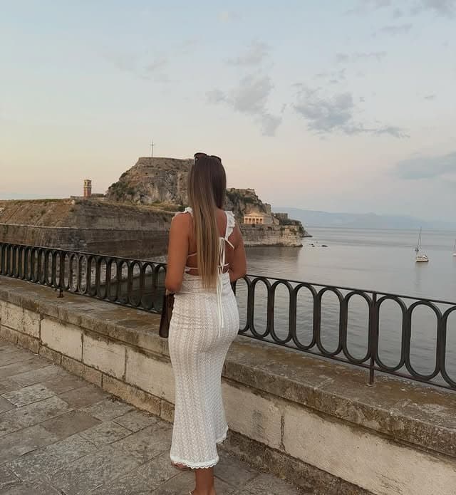 Hot bosnian slut with a great Body and nice legs and feet - footjob and cumface