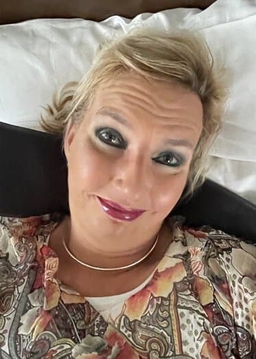 Dutch hotwife Anna spreading & dildoing pt2