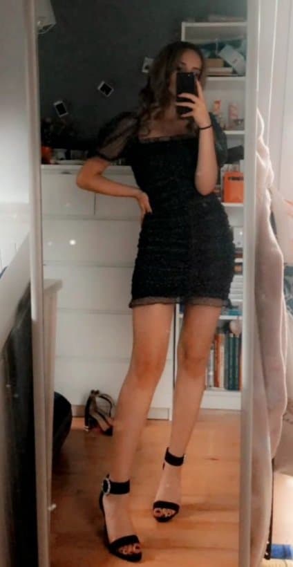 Click to view full size 18yo Skiny Teen with Long Legs