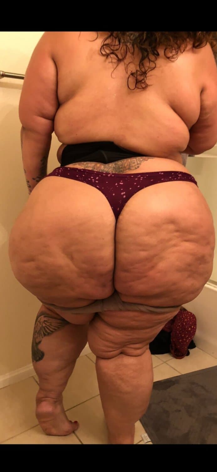 MamI wiT a BIG OL buTt !!