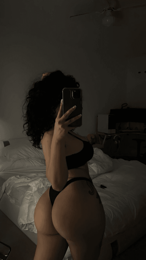 Holy fuck this girl is smoking hot