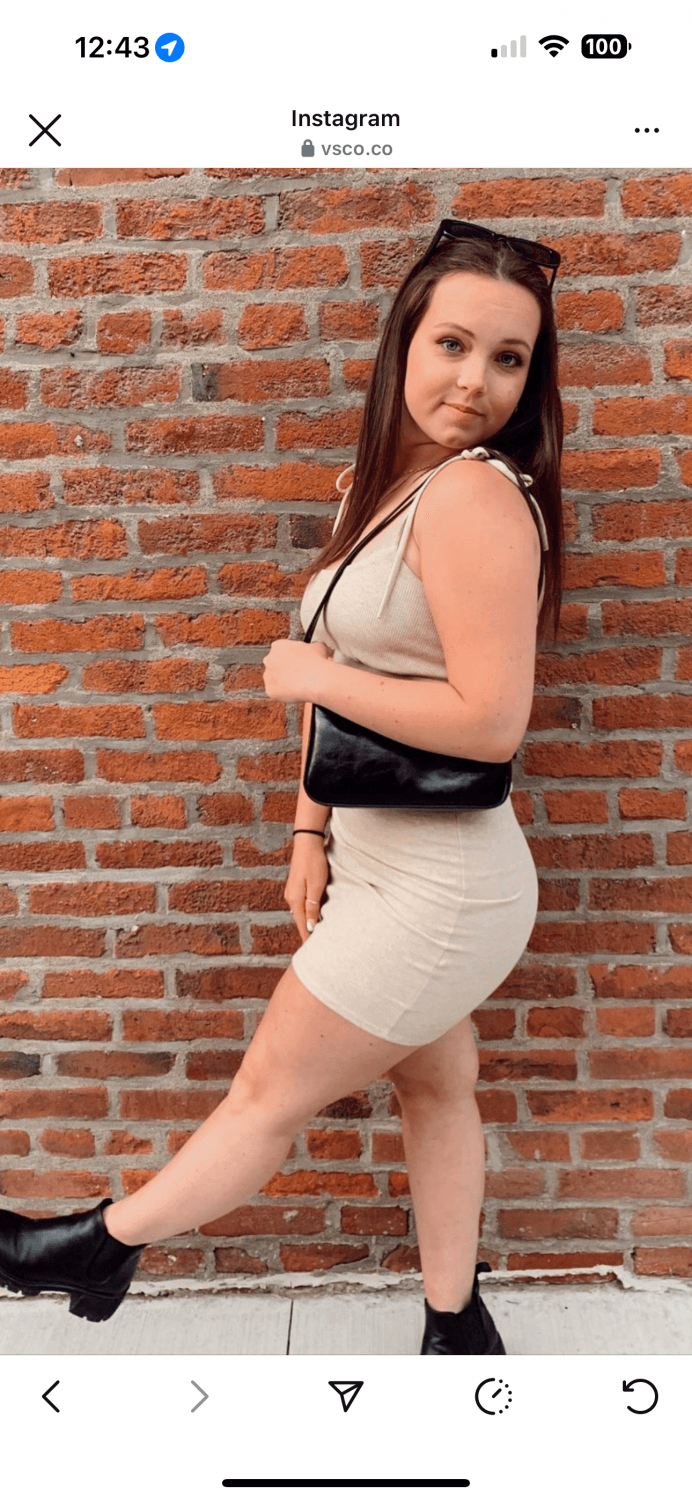 Lindsey is such a tight jerk material object. Who agrees? Lindsey 21