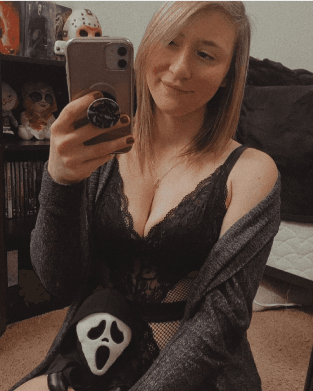 This 34 year old Milf cheated on her hubby for a 17 year old punk ass kid. What a stupid slut.??