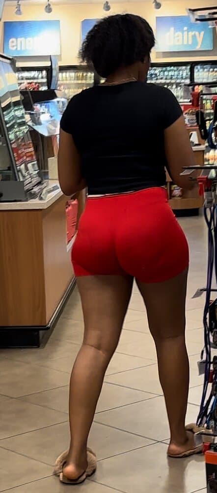 candid lightskin with jiggly ass in tight red booty shorts