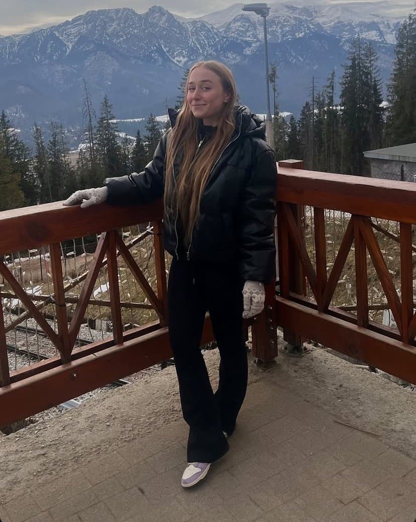 I give her insta out but let me know what you’ll do with it if I give you it she a sexy blonde girl