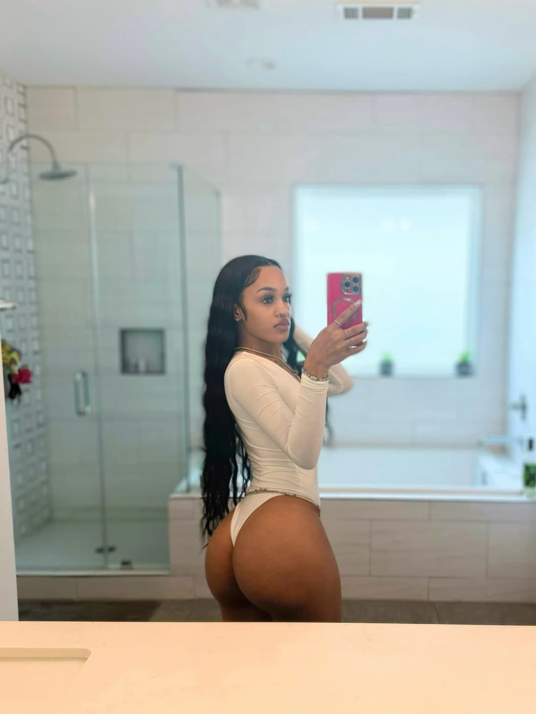 Fit ebony with phat ass & phat pussy print ???