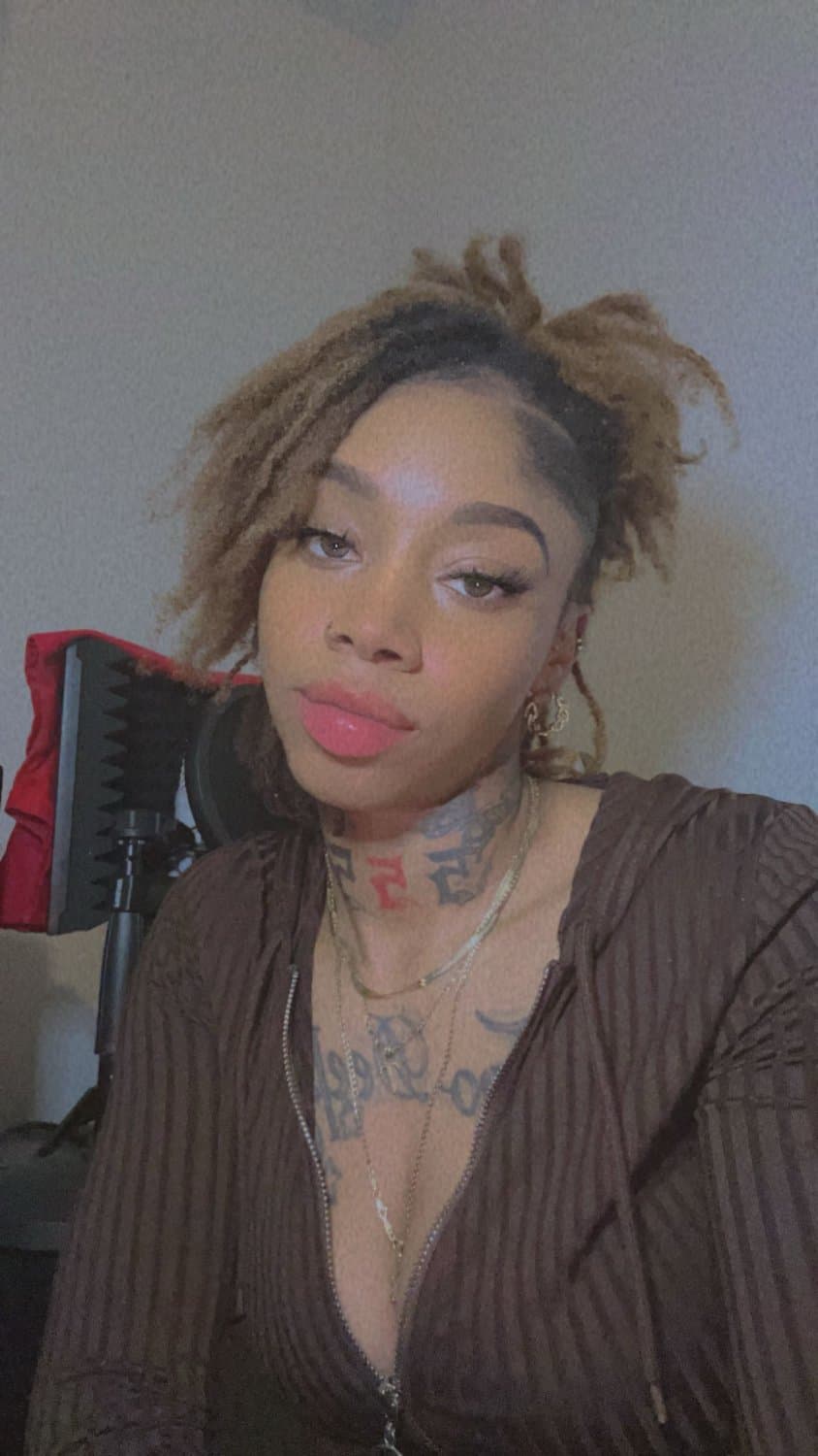 just wanna cum all over this black thot