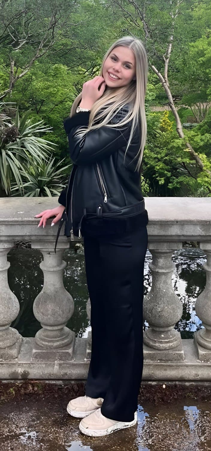 [Kik] shsjebbd buds ex got such a big ass I wanna pound her hard or watch her take it and jerk off