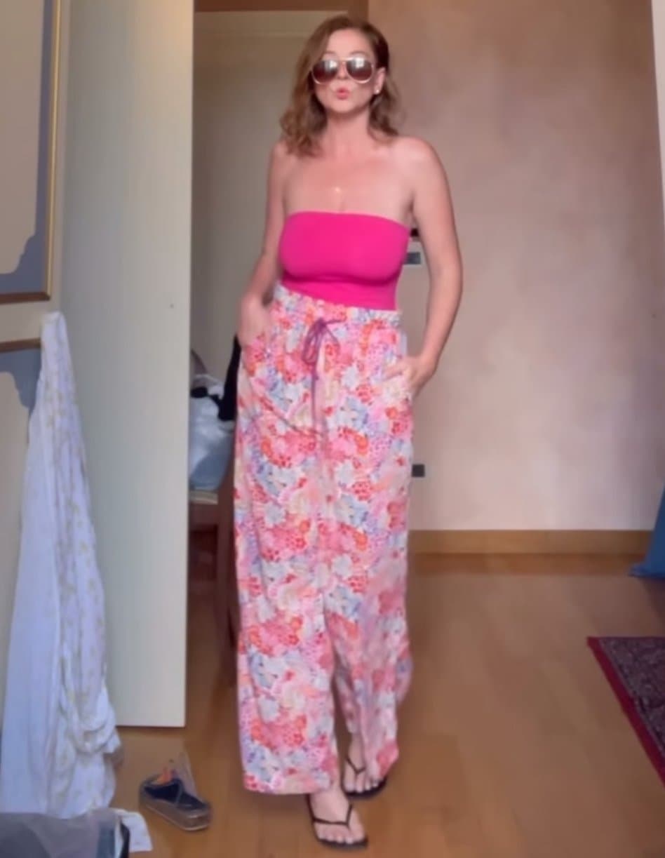 More of that whore with the low hanging milk bags. Fucking dairy farmer