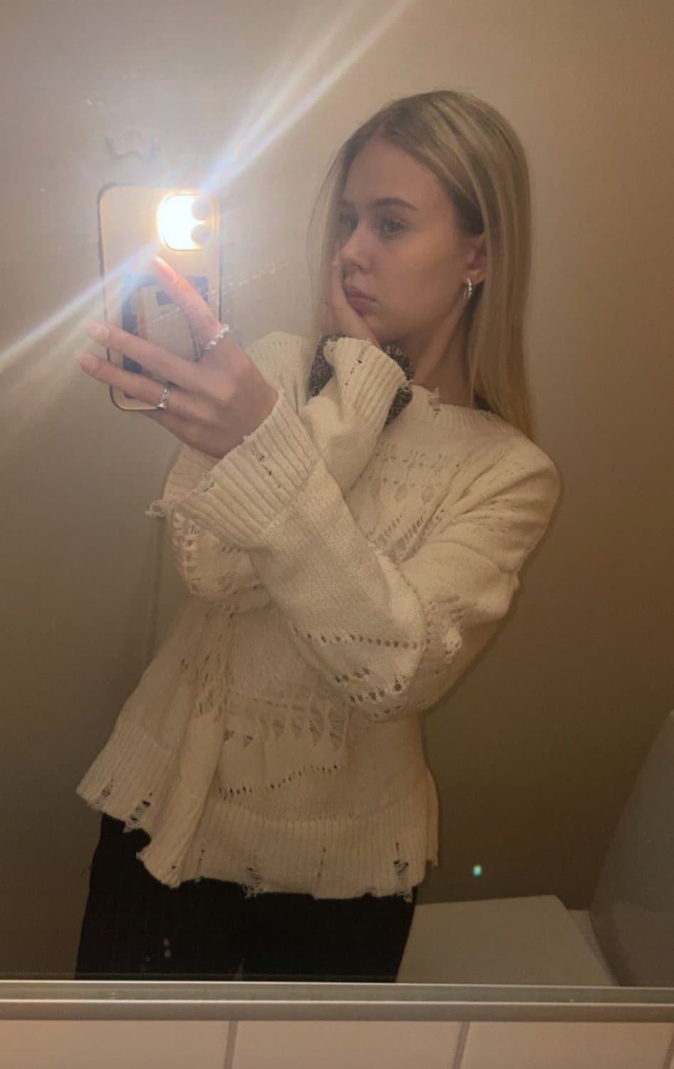 I found this one dude little sister go make him cry and scare on kik: honkka7