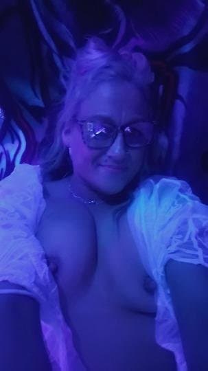 *MUST WATCH* Fat pussy meaty lips cougar old mature mom PUSHING CUM OUT HER PUSSY