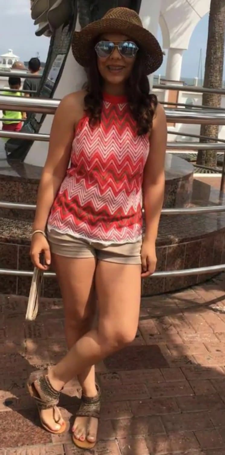 Sexy TikTok Latina loves to show her feet and body, please feel free to use her for AI porn.