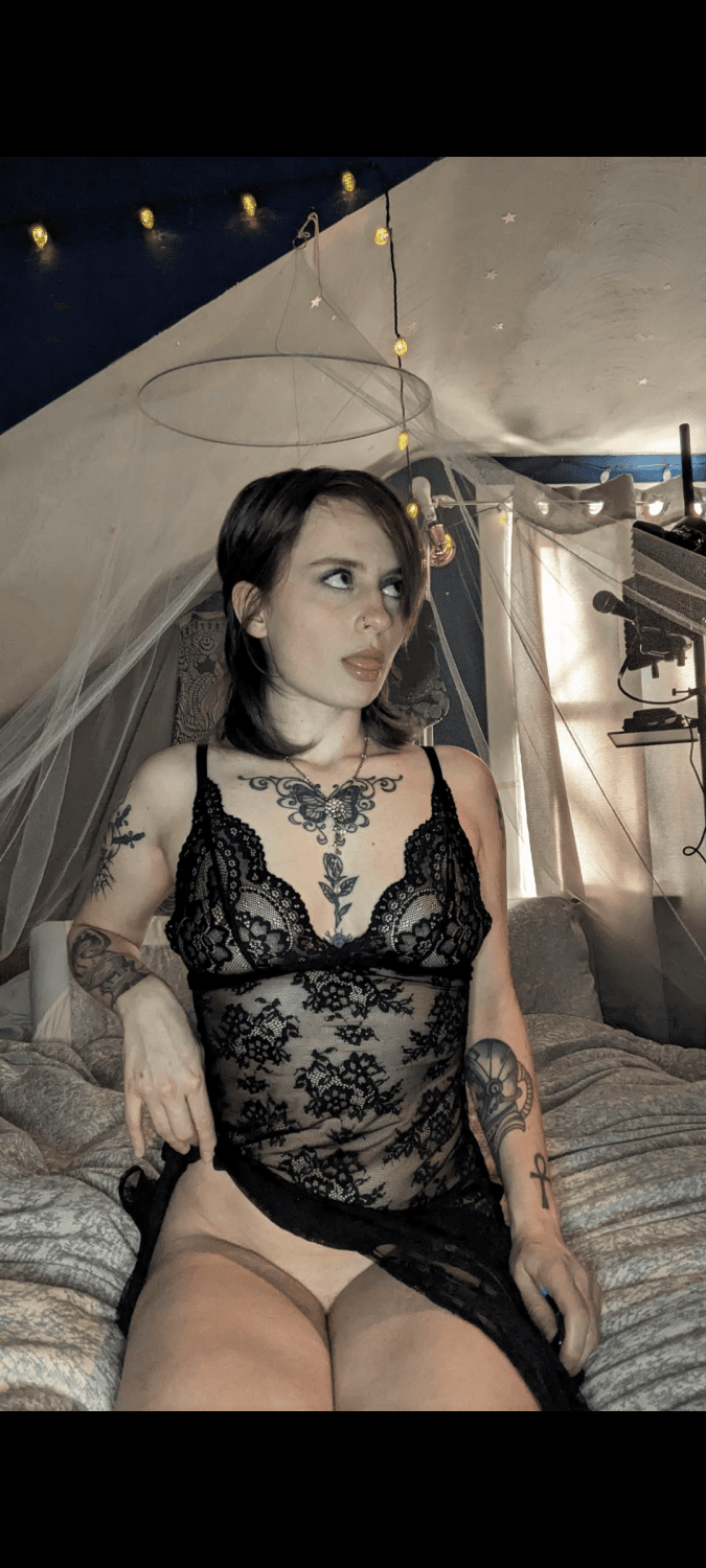 Natural slut Vera can finally unleash the slut inside all the way