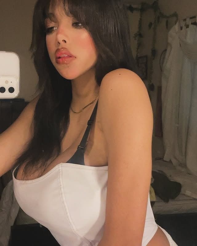 Zorrita morena preciosa con tremendas tetas gigantes, tetas lecheras y culito rico (part1)