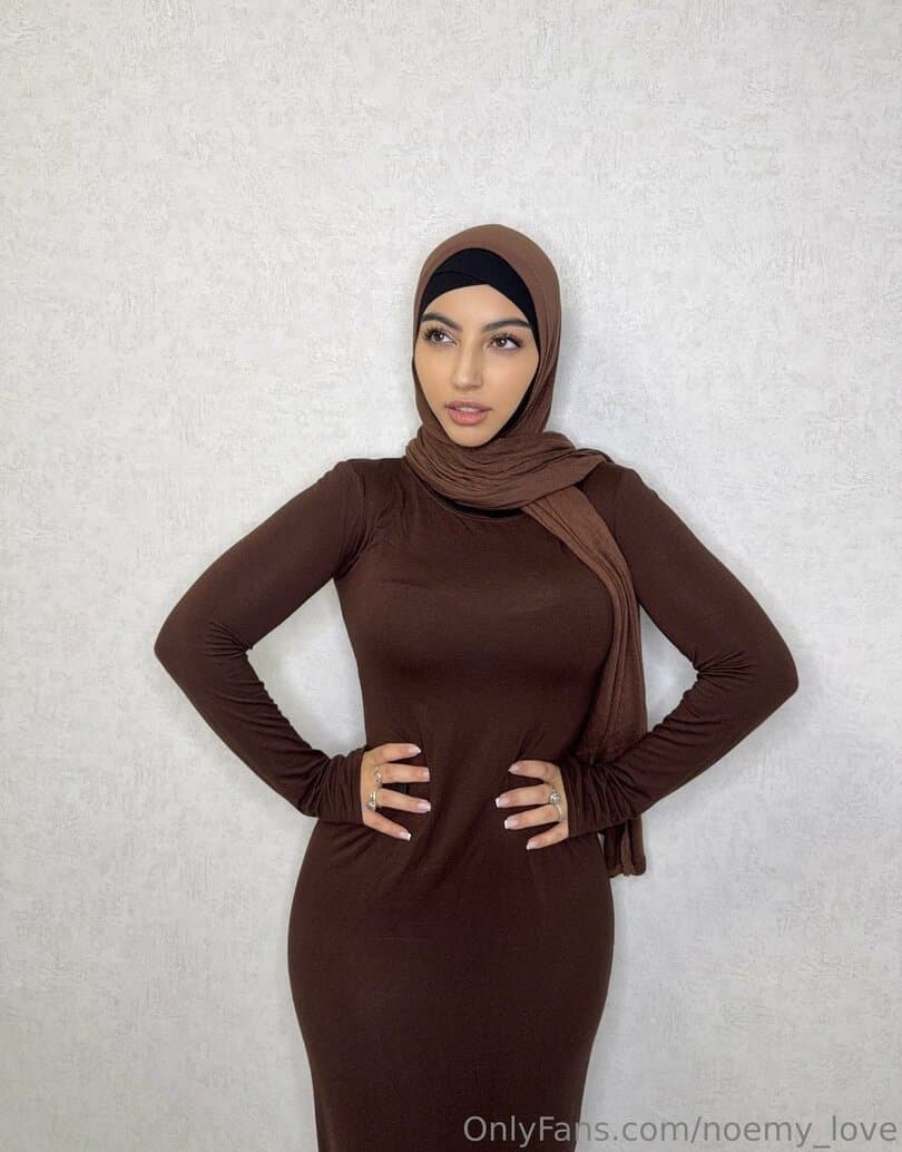 Noémy la plus grosse chienne arabe ?? ( Gros Seins - Gros Cul )