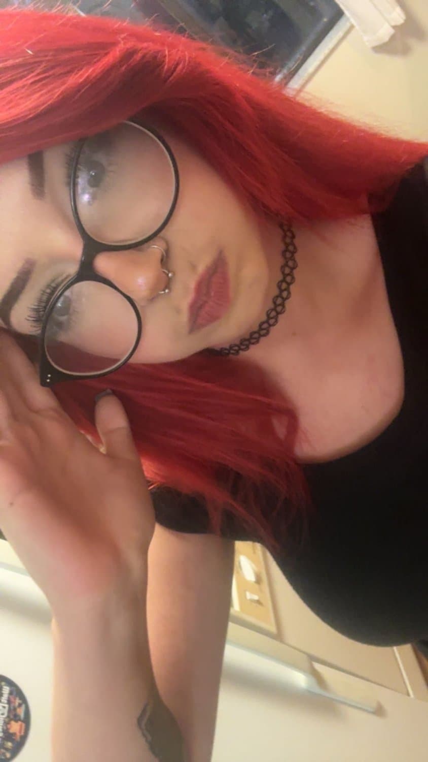 Watch how this alt / emo girl sucks a small cock pretending to be satisfied