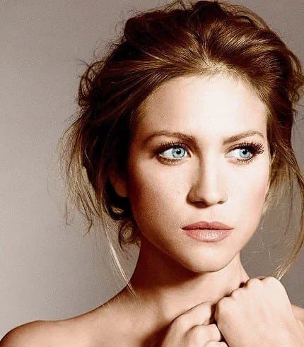 Blonde hair, blue eyes, sexy body. Brittany Snow that pretty face needs to be painted.