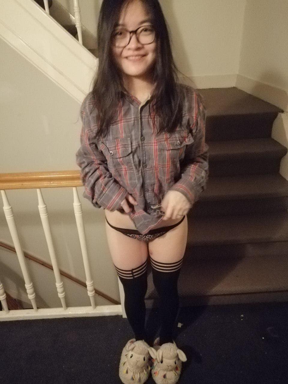 Sexy chinese wife Chen riding and sucking