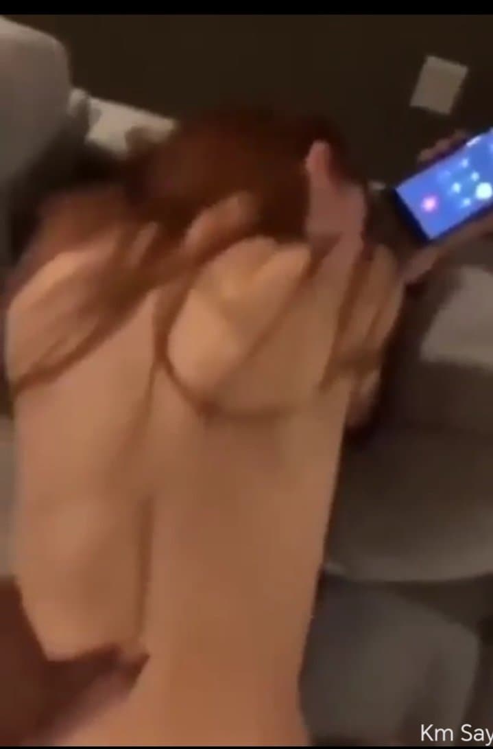 Esposa zorr4 infiel, contesta llamada mientras la están cul34ndo agunanta su gemido, d perr4 cock