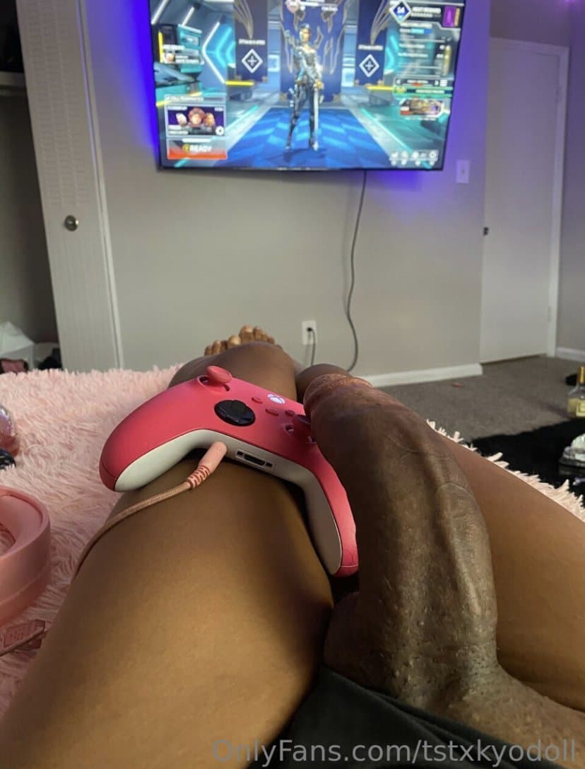 Lindas trans pauzuda de mini saia 02