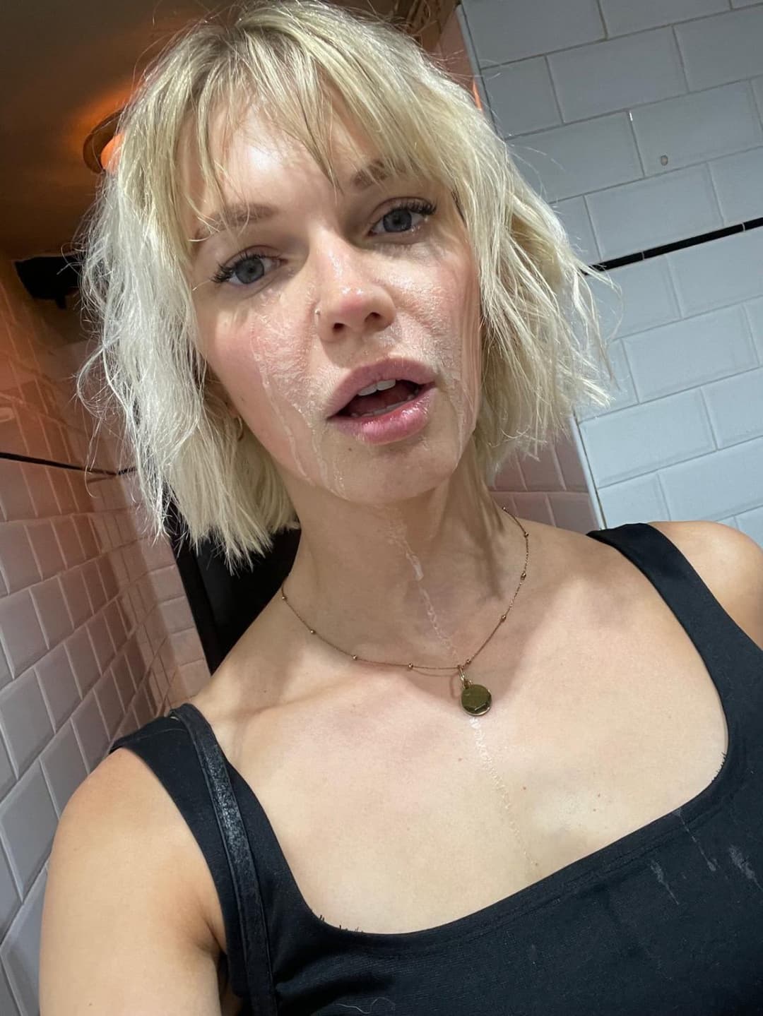 Click to view full size Man gives his wife a blowbang, Latvian angel young