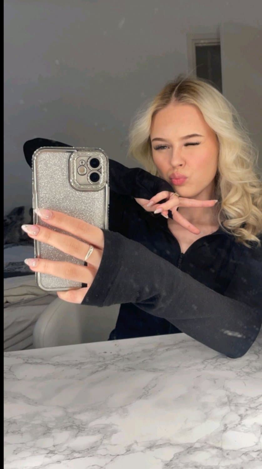 I found this one dude little sister go make him cry and scare on kik: honkka7