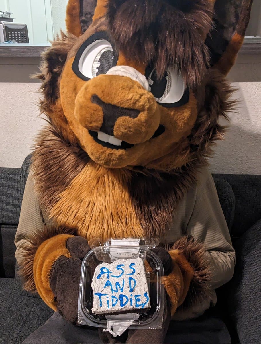 [FURRY] hot bi/pan furry femboy twink (žûřùźûķîìń/jëșśäbřêéďêř)