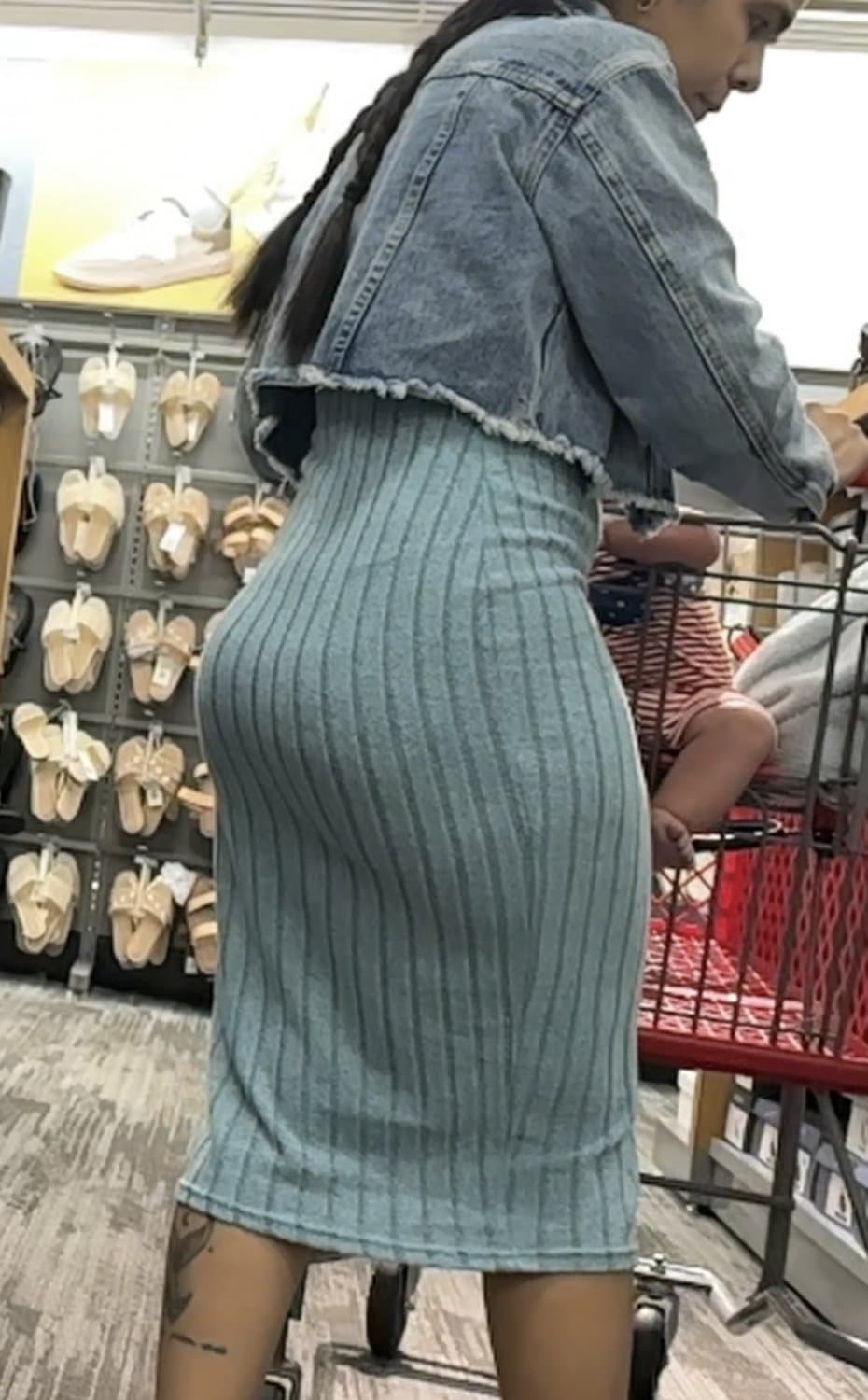 Candid booty in blue skirt walk/shake