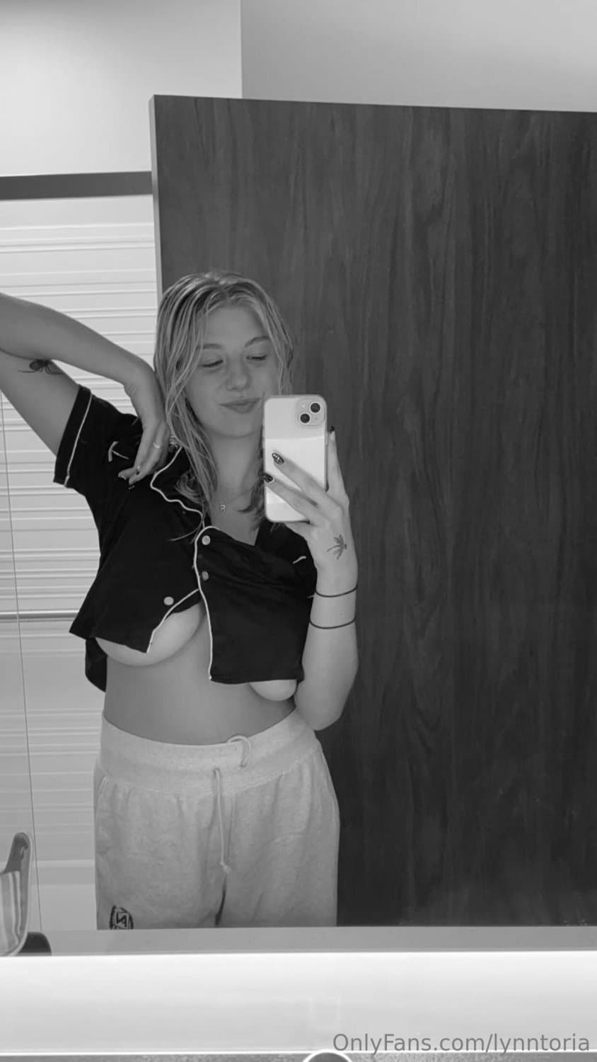 Big tit white teen solo dildo blowjob titjob fuck amateur leak - Lynntoria (Evelyn Jegier)