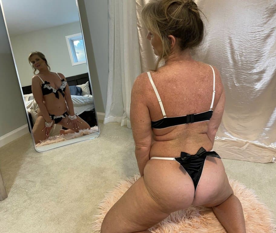 Lexi Kane is one of the hottest Gilfs out there, love to watch her take some BBC.?