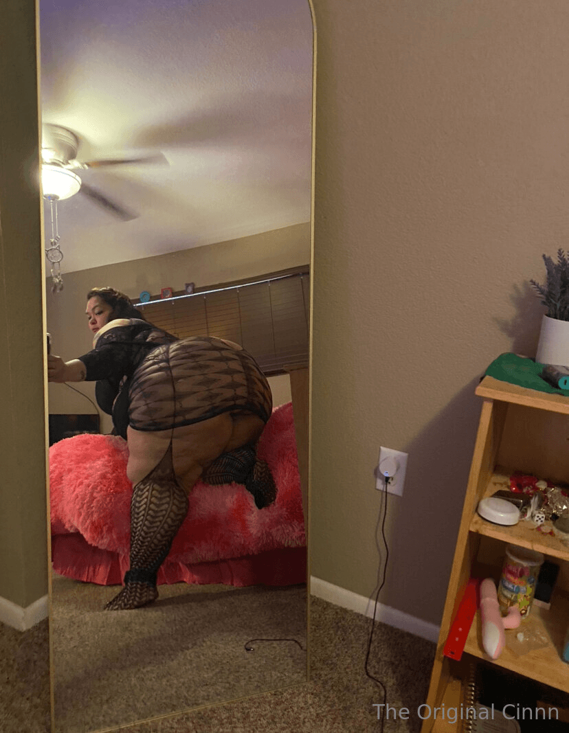 MamI wiT a BIG OL buTt !!