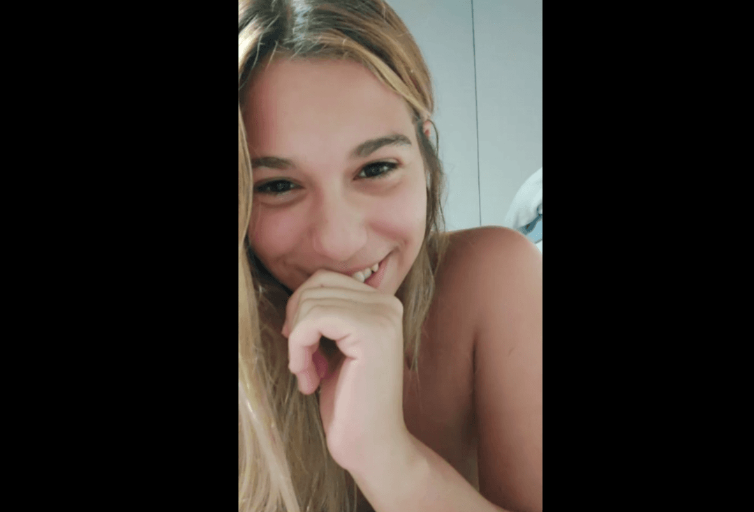 Novinha Putinha se masturbando no quarto