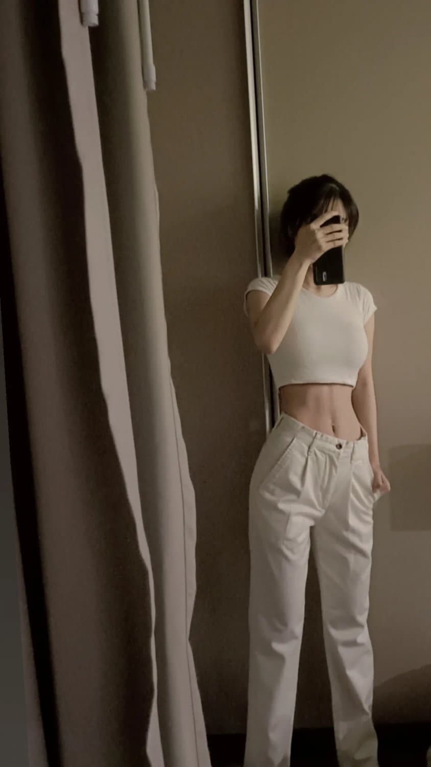 Sexy Big boobs Thai college babe shows her hot and busty body on Instagram