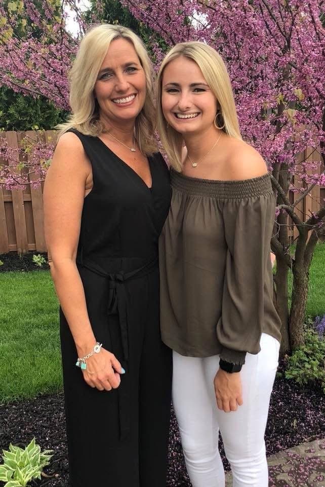 Would you rather fuck this hot milf or he hot college daughter? Repost Milf Like Daughter