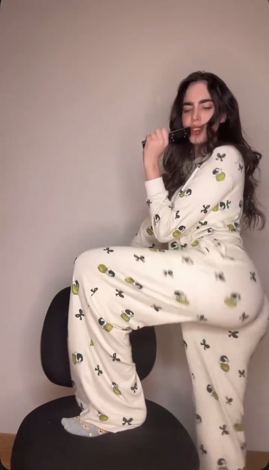 Martha del Hoyo sexy dance and twerking