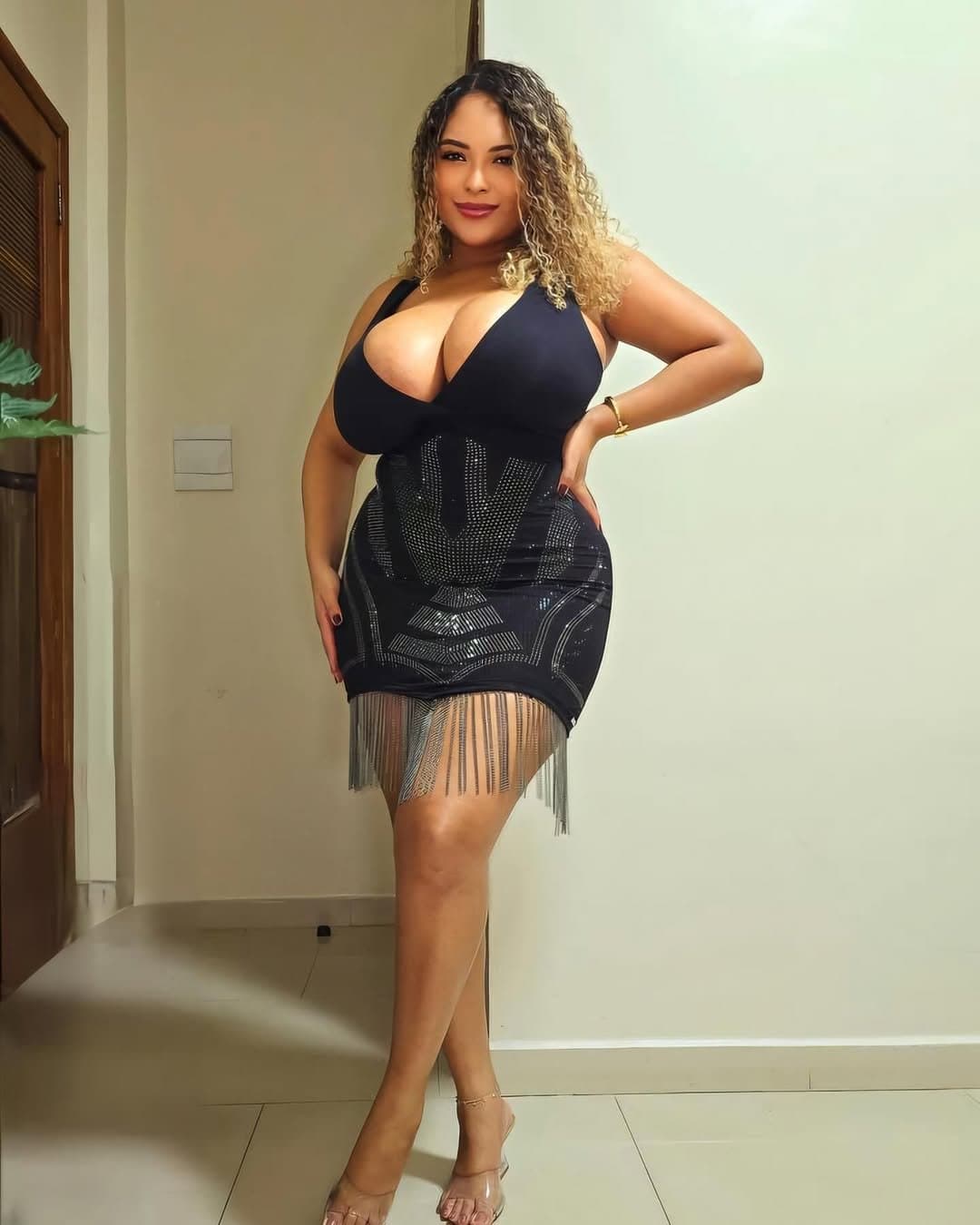 A gostosa TETUDA mais safada que vc verá hoje