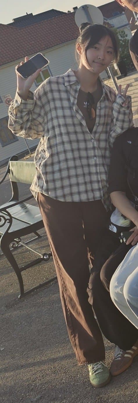 05 korean student feet + face (not minor)