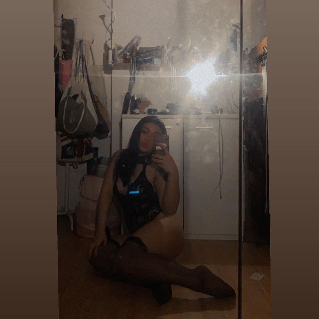 My favourite fitness girl also have nice thigh and booty too