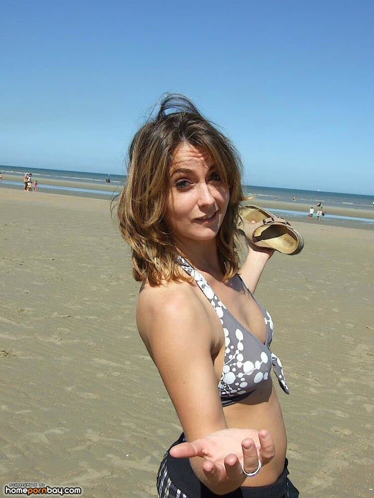 Wife with Amazing Hourglass Shape & Bubble Butt