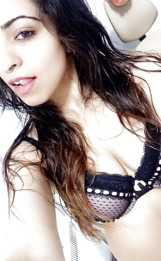 Hot Beautiful Desi Indian Slut Nude Selfie Leaks