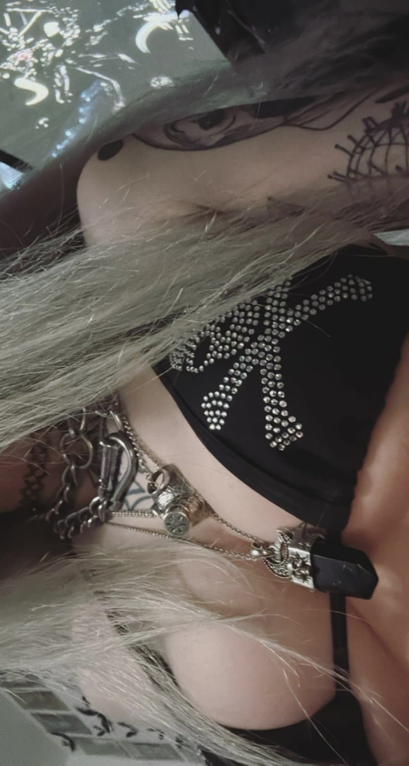 Click to view full size Get lost in my chest