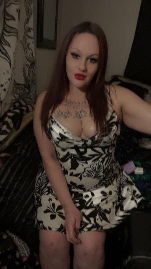 Bisexual Dahlia From Phoenix Loves To Party