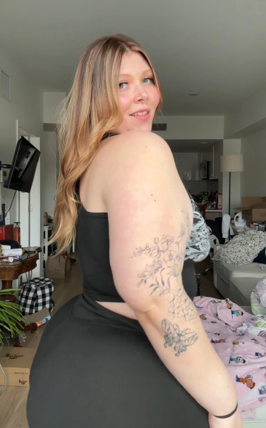 Click to view full size MASSIVE HUGE ASS SSBBW