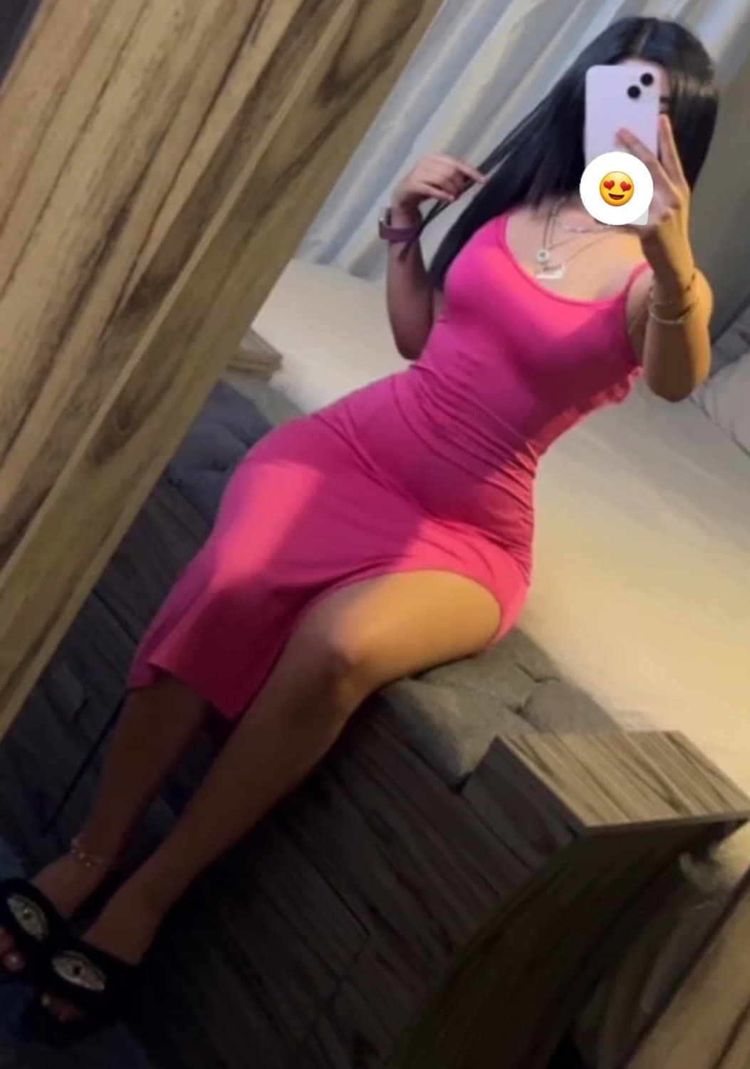 Chaparrita nalgona con algunos fakes