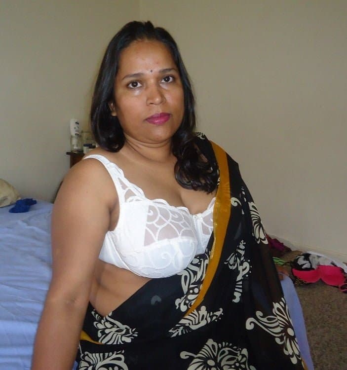 Voluptuous bhabhi from Dhaka, Bangladesh. No one could resist to pound this bhabhi????