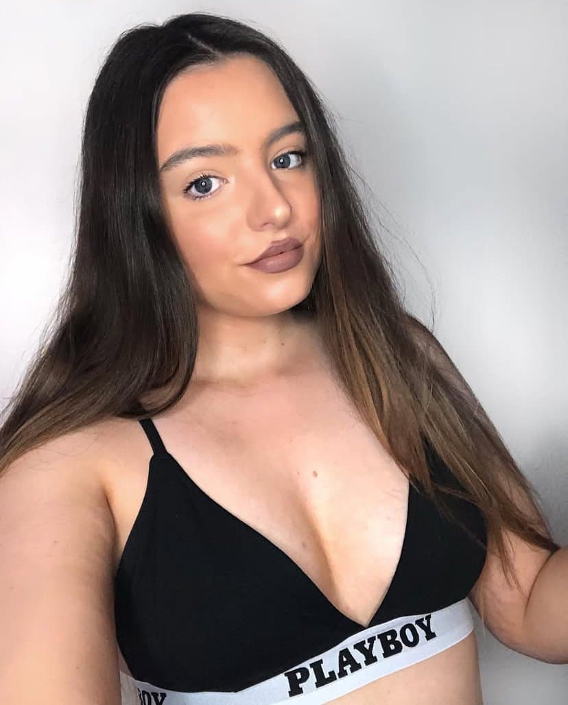 British influencer Rachel showing off her mum bod in lingerie and swimwear