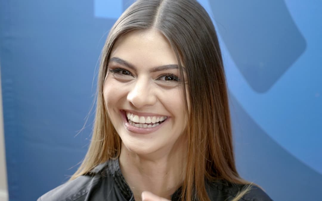 Supermodel goddess drinks sperm from 100 men